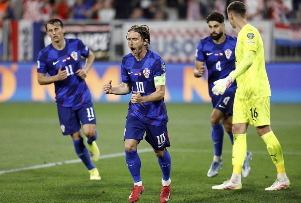 ESPN记者：皇马为琼阿梅尼标价9000万欧，今夏或出售他；邮报：曼联未来数月可能会和B费进行新合同谈判